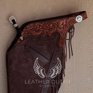 Chaparral de gamuza estilo western para hombre, hecho a mano: Chaparral de rodeo con flecos marrón oscuro