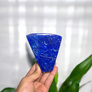 Bellissimo lapislazzuli blu reale, pietra lapislazzuli levigata, lapislazzuli lucidata a forma libera, lapislazzuli naturale levigata a forma libera lucidata