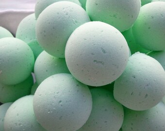 DISCONTINUED FRAGRANCE -14 bath bombs 1 oz each (Kiwi, Sage & Ginger) gift bag bath fizzies, great for dry skin, shea, cocoa New Round Shape