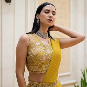 Gelbes Dhoti Saree Kleid: Besticktes Indo-Western Party Kleid