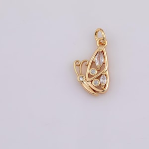 Dije de mariposa con vista de perfil de 8 x 14 mm relleno de oro de 18 quilates, colgante de pulsera de polilla, dijes minimalistas, pavé de circonita cúbica activo