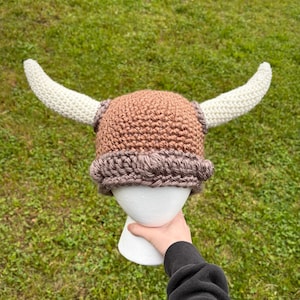 Crochet Women&#39;s Viking Helmet – Bulky Yarn Winter Hat