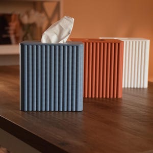 Porta fazzoletti quadrato moderno – 2 misure – Porta fazzoletti decorativo Kleenex, Scotties e Puffs – Vari colori