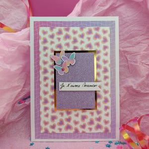 Carte "Je t’aime Maman" – Format A6 – Fête des mères – Carte faite main avec papillons en relief – Rose pastel et violet