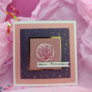 Carte "Joyeux Anniversaire" – Format 13x13 cm– Anniversaire – Carte faite main avec ornements en relief – bleu nuit et rose tendre