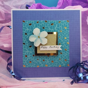 Carte d’anniversaire faite main 15x15 cm – Design chic bleu et or en relief – Carte florale avec enveloppe – Happy Birthday