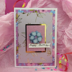Carte d’anniversaire faite main - Format A6– Design chic violet parme et or en relief – Carte florale avec enveloppe – Happy Birthday