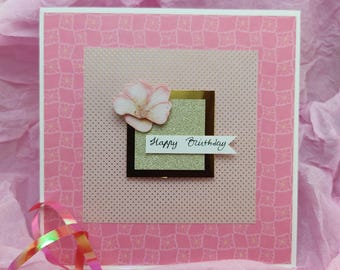 Carte d'anniversaire fleur pastel 15x15 cm – Carte faite main avec reliefs dorés – "Happy Birthday" – Papeterie créative avec enveloppe