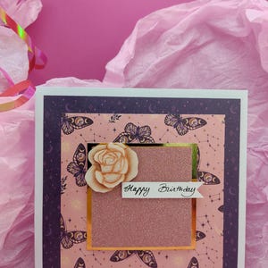 Carte "Happy Birthday" – Format 13x13 cm– Anniversaire – Carte faite main avec ornements en relief – bleu nuit et rose doux