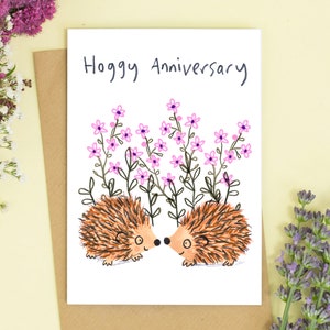 Karta jeża Hoggy Anniversary, Karta z życzeniami szczęśliwej rocznicy, Karta z ogrodową dziką przyrodą, Jeż dla zwierząt, Karta miłości Hedggie, Szczęśliwa para, Słodka