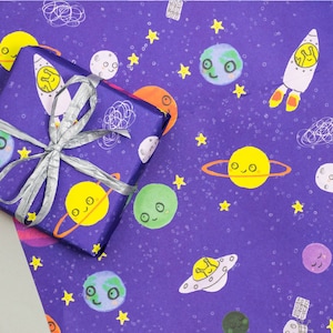 宇宙のギフトラップ 子供用天文学ラッピングペーパー 楽しいブルーの誕生日ペーパー