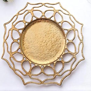 Gold Floral Cutout Charger Plates - Acrylic Dinnerware - Set of 6