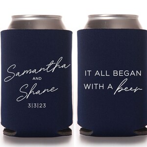 Alles begann mit einer Bierhochzeit Dosenkühler | Benutzerdefinierte Gefälligkeiten | Empfang | Stubby Halter | Leiste | Minimalistisch | Modern | Witzig | Klassisch