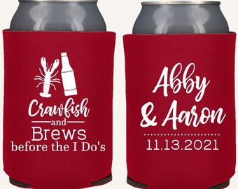 Recuerdos de fiesta de compromiso de Crawfish & Brews / Enfriadores de latas personalizados para despedidas de soltera en pareja con cangrejos de río hervidos