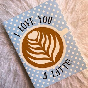 Je t'aime un latte carte de vœux | Jolie carte de jeu de mots pour la Saint-Valentin, un anniversaire ou tout simplement parce que | Carte de voeux vierge