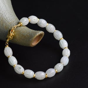Natural Burmese Jade Beaded Bracelet - Handcrafted with Premium Jade Beads - Elegant Gold Accents - Unique Design