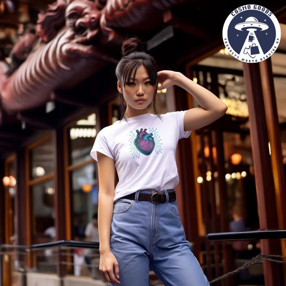 Cyberpunk Women's Fitted T-Shirt - Cybernetic Heart Neon Tech Graphic: Ring-Spun Cotton