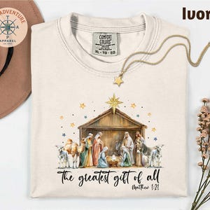 Comfort Colors® Nativity Scene T-Shirt, Christian Christmas Shirt, Greatest Gift of All Tee, Baby Jesus Shirt, Women Holiday Sweatshirt 画像 3