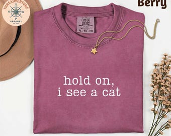 Camiseta "Espera, veo un gato" de Comfort Colors®, regalo para amantes de los gatos, camiseta humorística para dueños de mascotas, camiseta para amigos felinos, sudadera para amantes de los gatos, camiseta para mamás de gatos