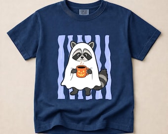Camiseta juvenil Comfort Colors® de mapache para Halloween, camiseta de mapache fantasma, camiseta de café con calabaza, regalo de Halloween, camiseta de Halloween para amantes de los animales