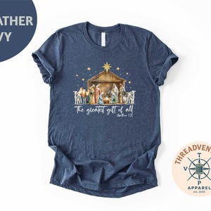 Comfort Colors® Nativity Scene T-Shirt, Christian Christmas Shirt, Greatest Gift of All Tee, Baby Jesus Shirt, Women Holiday Sweatshirt 画像 2