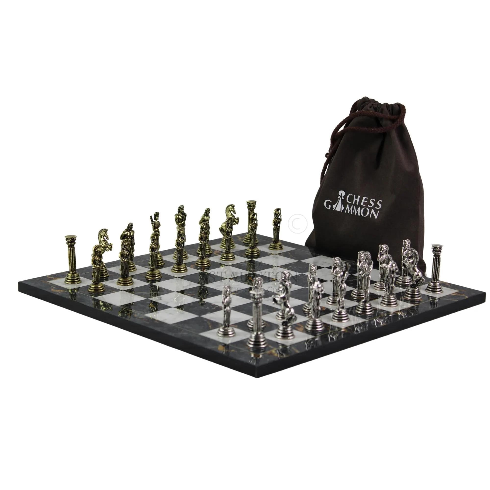 Grande set di scacchi in metallo con contenore, tavola Grande set di scacchi in metallo con contenore, tavola