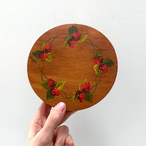 Vintage Erdbeere handbemalt Massivholz Footed Trivet Floral - Ghibli Style Kitchen Cottagecore Trivet