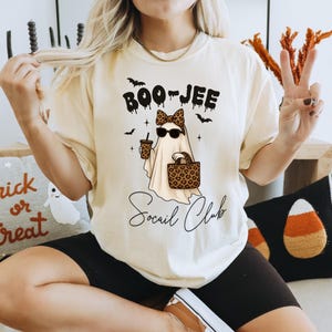 コンフォートカラーズ コケット ブージー ソーシャルクラブ Tシャツ、レパード ゴースト ハロウィン、レトロ フォール エステティック ハロウィン Tシャツ、スプーキー シーズン Tシャツ