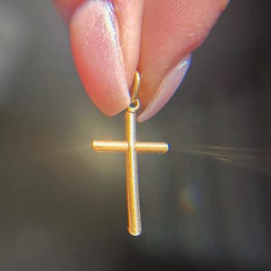 18K Yellow Gold Plain Cross Pendant