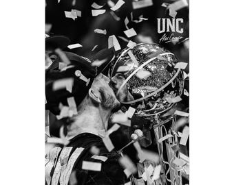 Alex 'UNC' Caruso Trophy rullad poster - NBA-finalmästaretryck, basketväggkonst