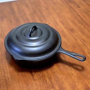 RARE Ozark Cast Iron Chicken Fryer Skillet w/Beehive Lid