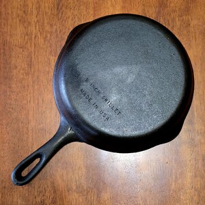 Unmarked Wagner Manufacturing Co. #6 Cast Iron Skillet – Made in USA (2)