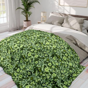Blooming Greenery Arctic Fleece Blanket - Cozy Floral Throw for Home Décor, Gift for Garden Lovers, Picnic or Camping Blanket, [...]