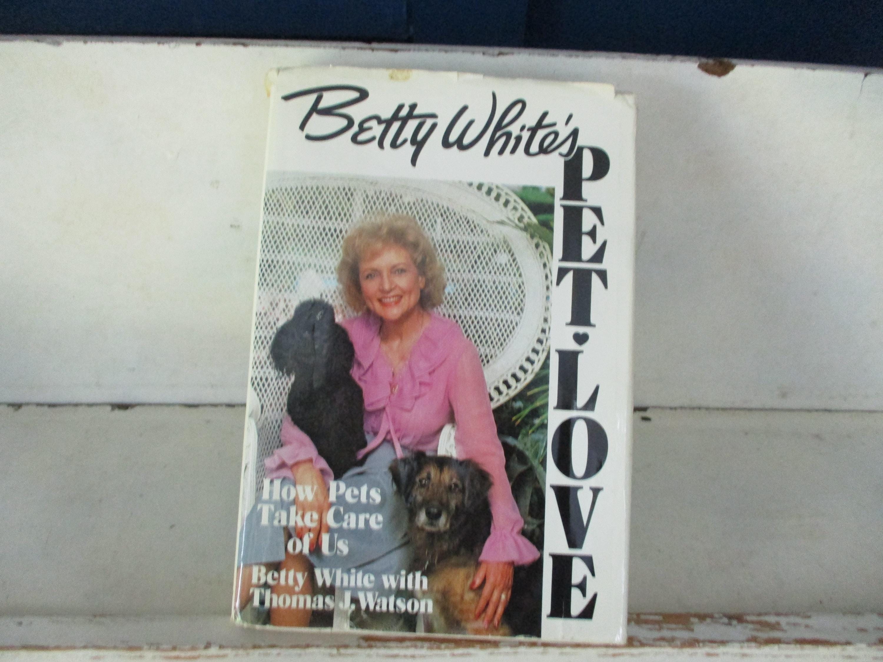 Vintage 1983 First Edition Autographed Pet Love by Betty White