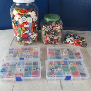 Loose Parts Play / Vintage confetti :) Mix of game parts, dice, jacks, marbles etc in plastic storage container or in bag Please specify image 3