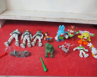 Grandi action figure e lotti di personaggi Disney Pixar Toy Story: Buzz Lightyear, Woody, Duke Caboom, Mr. Potato Head, Rex, Izzy Hawthorne