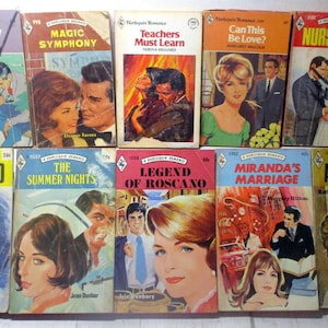 Vintage 1970&#39;s 1980&#39;s Lots of 10 Colorful HARLEQUIN ROMANCE books buy 1 lot or all 5 Sequential order all lots are unique Estate Collection