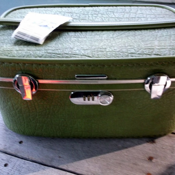 Suitcase Vintage Train Case Green with strap handle Snakeskin look Traincase Suitcase Luggage overnight case make up case 15 x 8 x 7 1/2"