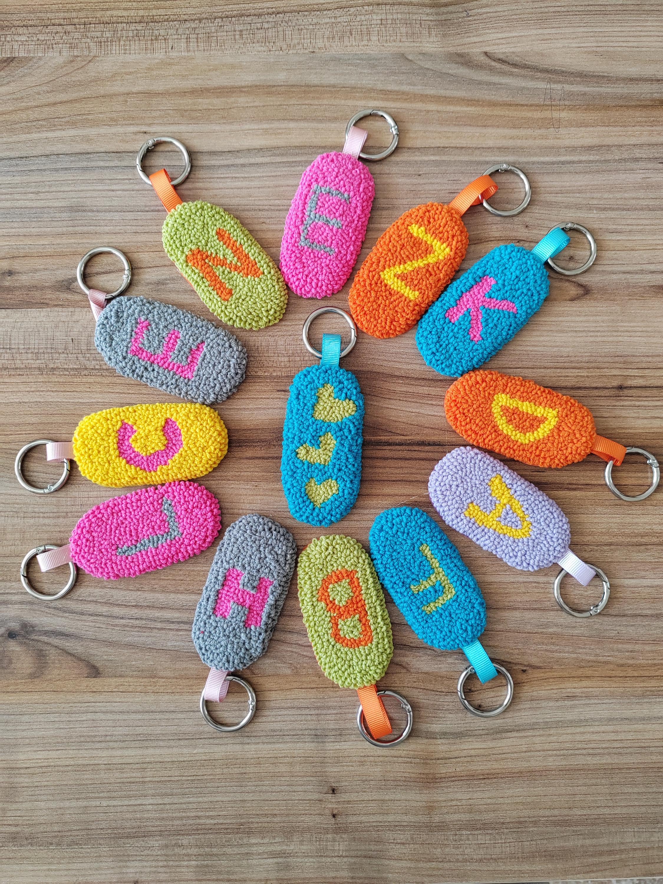 パンチニードルキーホルダー、キーホルダー、パンチ、アルファベット