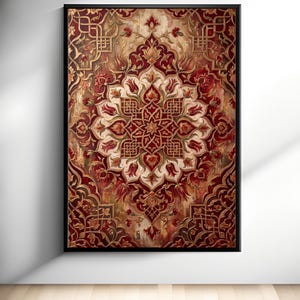 Könnte beinhalten: Ein rechteckiges Wandbild in einem schwarzen Rahmen mit einem symmetrischen, komplizierten Muster in tiefroten, goldenen und cremefarbenen Tönen. Das Design enthält stilisierte Blumenmotive, Tulpenformen und komplexe geometrische, ineinandergreifende Linien.