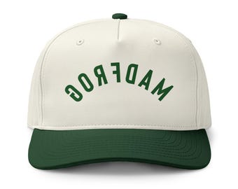 Gorra Madfrog con letras arqueadas estilo universitario / Gorra de béisbol bicolor con letras bordadas en verde
