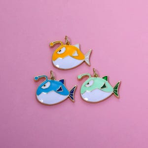 Dije de ballena, colgante de ballena de dibujos animados con esmalte relleno de oro de 18 quilates, pulsera, collar y pendiente con dije de ballena de inspiración oceánica, para hacer joyas DIY.
