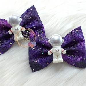 2pc Rhinestone Mini Piggy Size Galaxy Glitter Bow Astronaut Center Galaxy Bow Tailless Cheer Bow