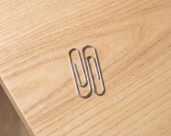 Aan elkaar gekoppelde paperclips • Illusieclips