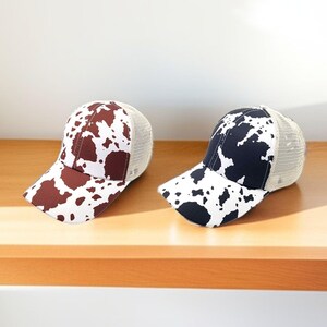 Women&#39;s Cow Pattern Print Mesh Back Ponytail Baseball Cap