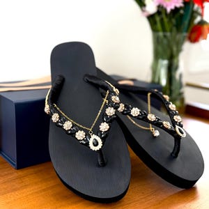 Luxury Handmade Crystal Flip Flops | Glamorous Black Gem Sandals with Gold Chain – Elegant Gift-Ready Packaging