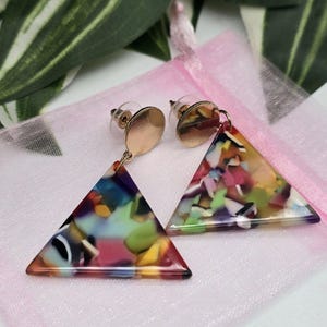 Pendientes colgantes de mosaico acrílico: joyas bohemias multicolores para el verano