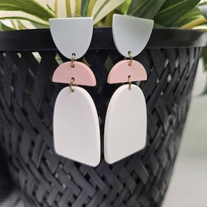 Pendientes colgantes de acrílico bohemios: joyas multicolores de verano
