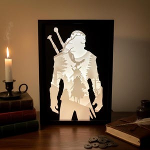 Lampada da tavolo The Witcher Book Nook / Luce LED 3D Light Box / Regalo per giocatori / Inserto per libreria fantasy / Decorazione di Geralt / Fan art di Witcher