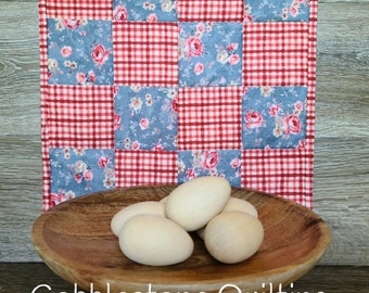 Quilted table mat, Farmhouse Chic